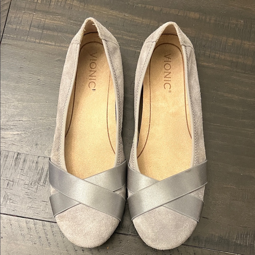Vionic Women's Gray and Silver Loafers